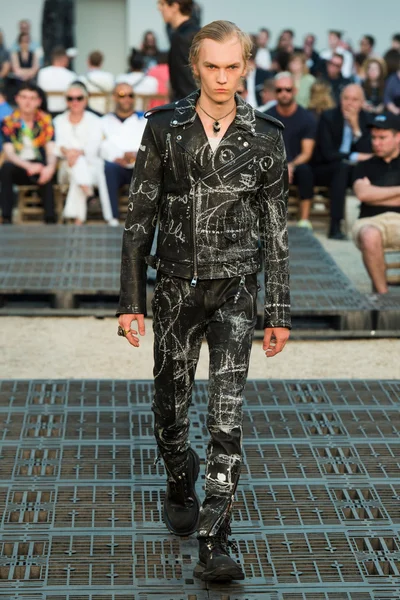Look 17